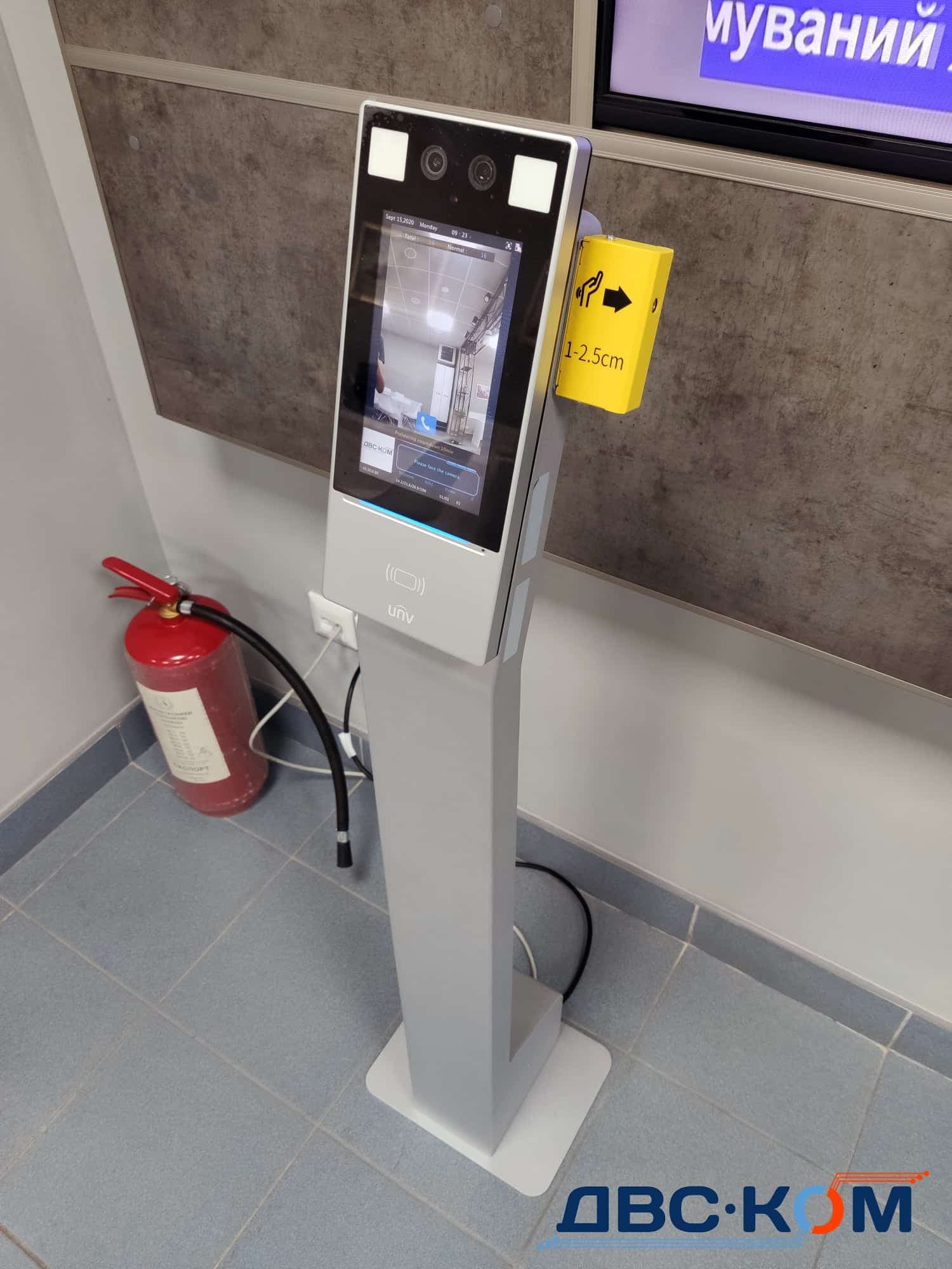 Зображення для статті: Термінал контролю доступу Uniview OET-213H-BTS1-BD з інтегрованим модулем вимірювання температури